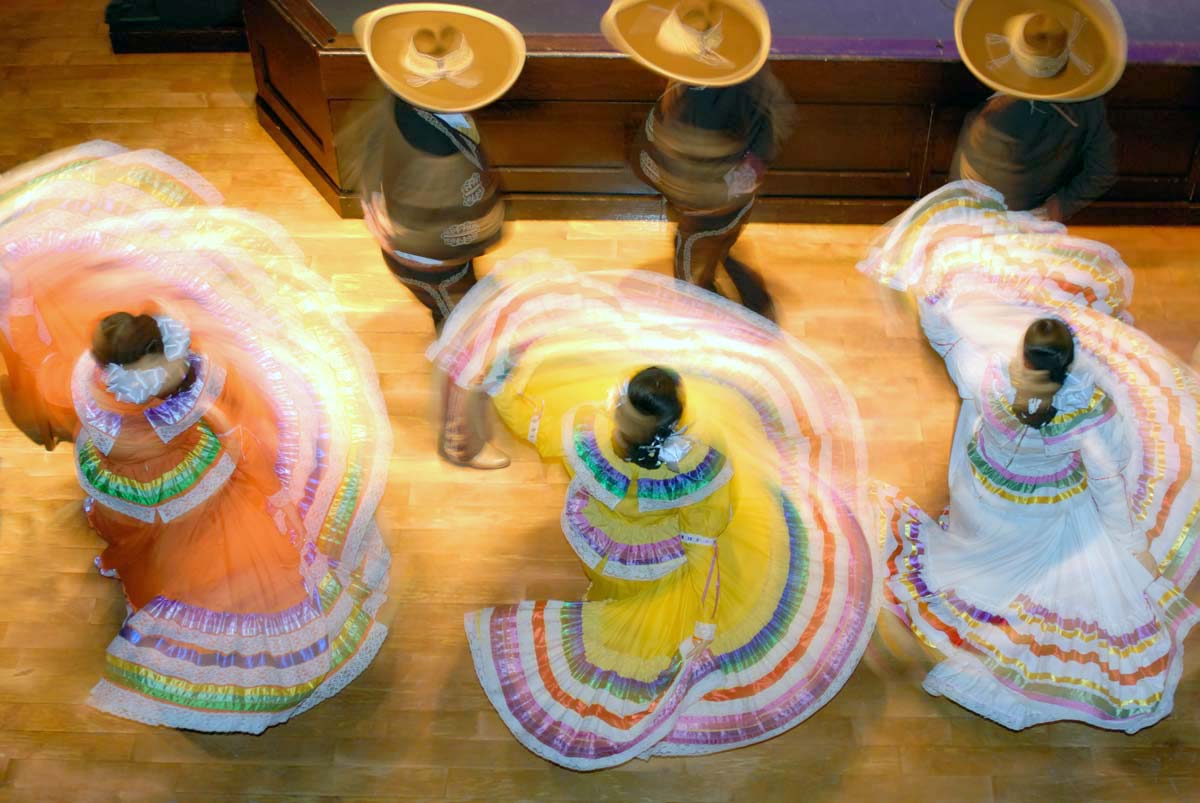 01-mexican_folk_dancers